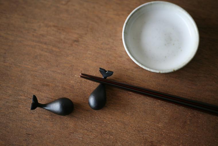 Chobundo Whale Chopstick Rest