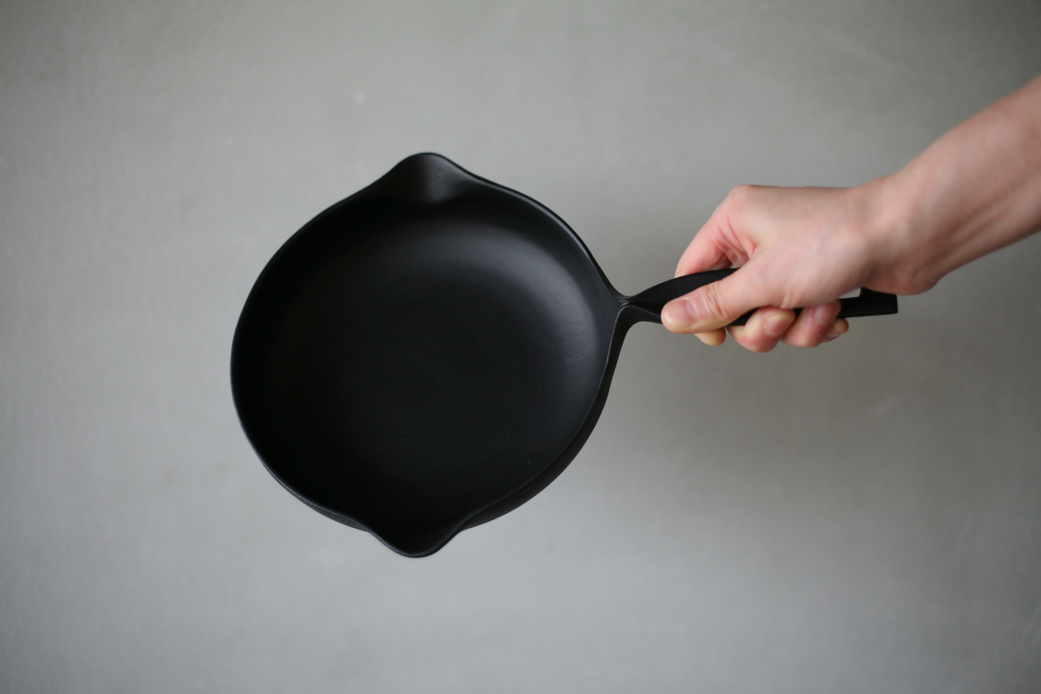 Iwachu Cast-Iron Omelette Pan